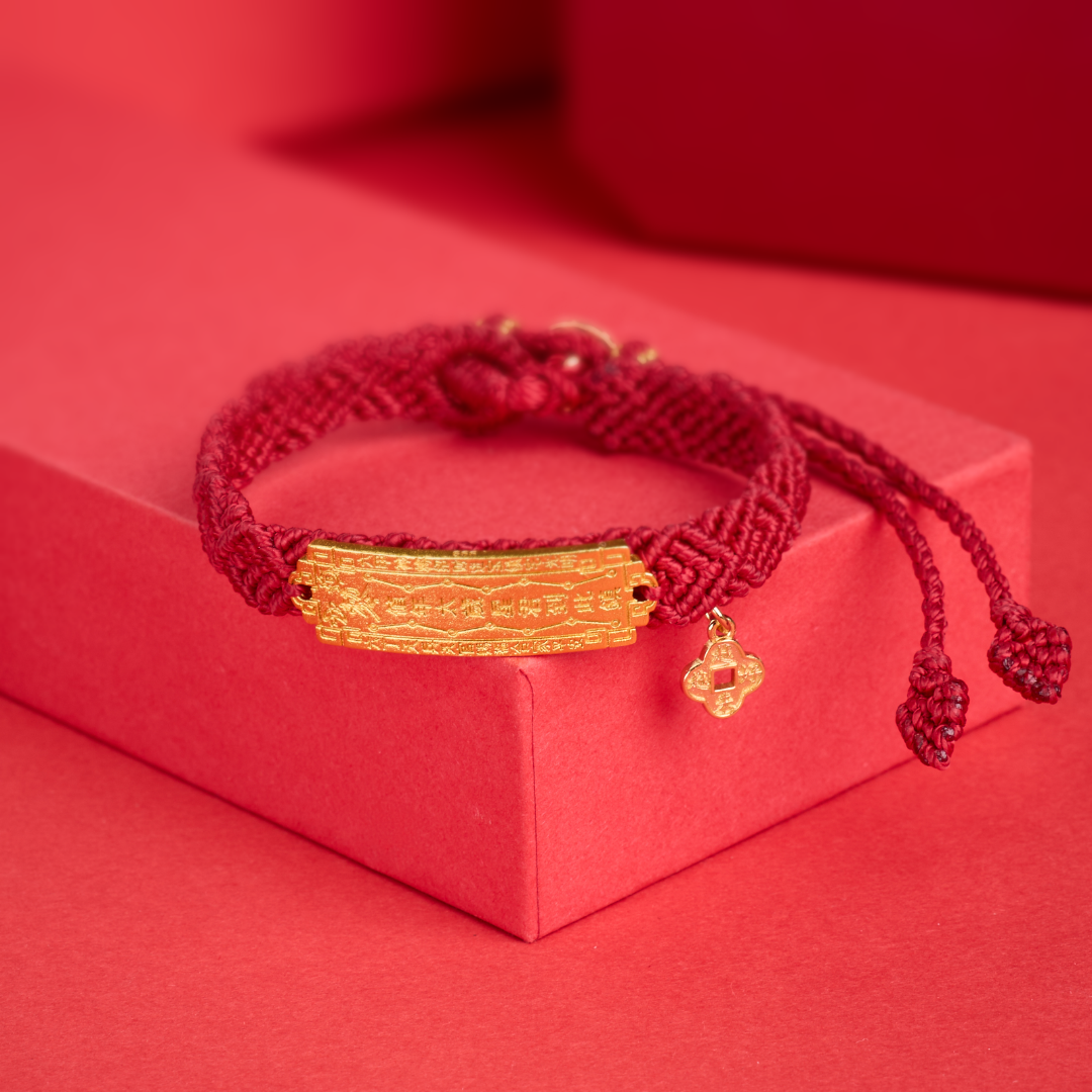 Pulsera de hilo rojo con tableta dorada guardiana Tai Sui