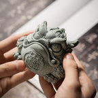 Feng Shui "Jin Chan" Crapaud Porte-Bonheur | Grenouille de la richesse en grès vert pour la protection au bureau et à la maison