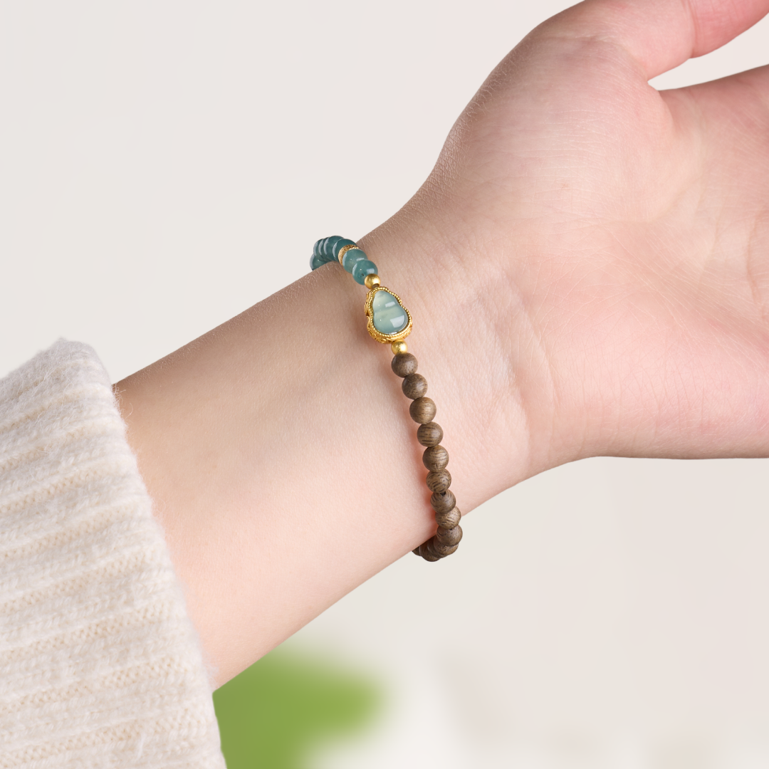 Serenes Adlerholz- und blauer Chalcedon-Kürbis-Armband